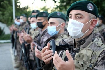 Tải video: Son dakika yerel: Özel Harekat polisleri dualar eşliğinde 'Fırat Kalkanı' harekat bölgesine uğurlandı