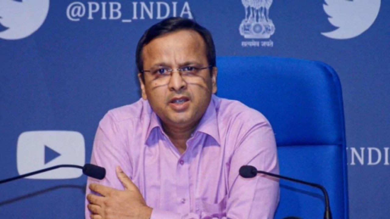 Health Ministry: Daily COVID caseload declines
