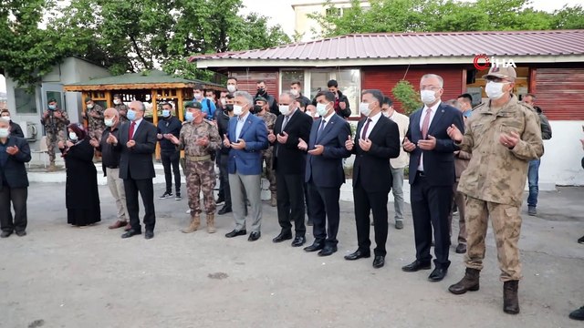 Özel Harekât polisleri dualar eşliğinde ‘Fırat Kalkanı’ harekât bölgesine uğurlandı