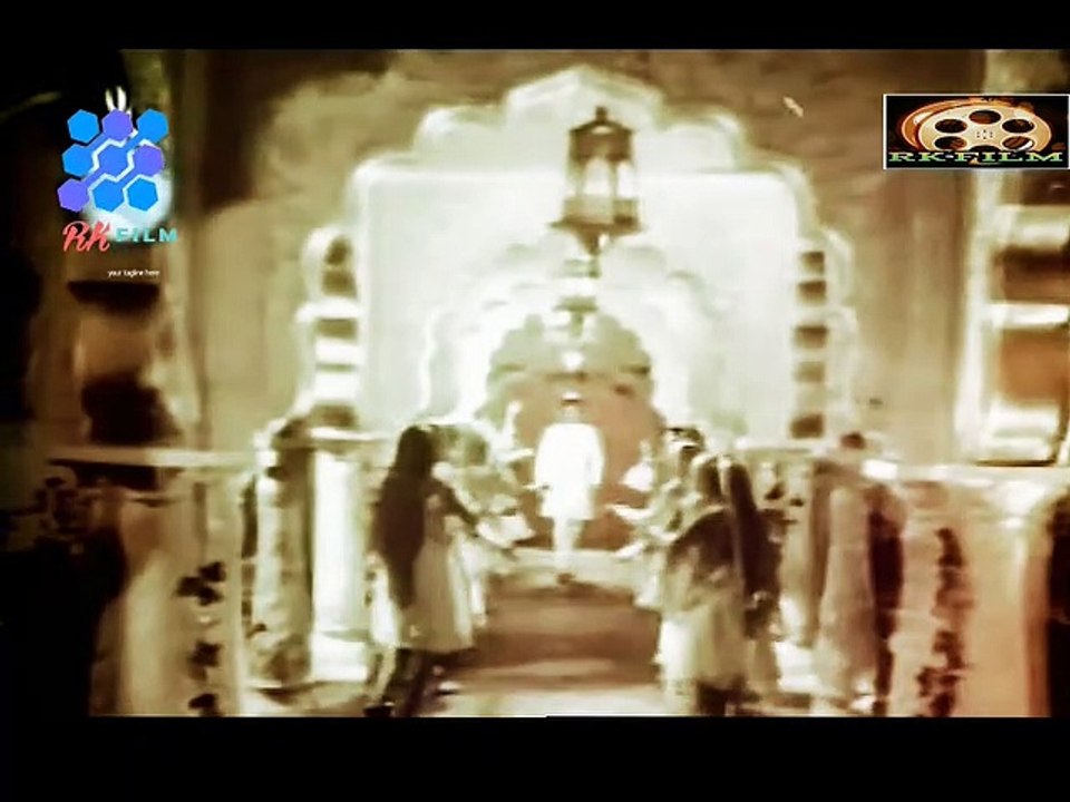 .	Chandni Aap Kay Qadmon Mein Simmat Ayi Hay.