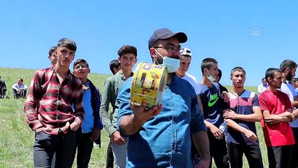 VAN - Bal yuvarlama yarışması renkli görüntüler oluşturdu