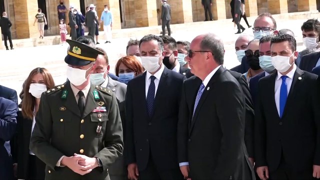 ANKARA - Muharrem İnce başkanlığındaki Memleket Partisi heyeti Anıtkabir’i ziyaret etti