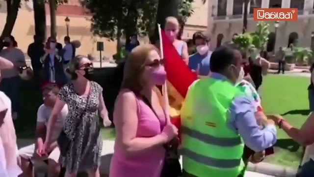 إسبانيا: انصار حزب فوكس اليميني المتطرف يتظاهرون وتدخل الشرطة بعد اعتدائهم على مسلمين