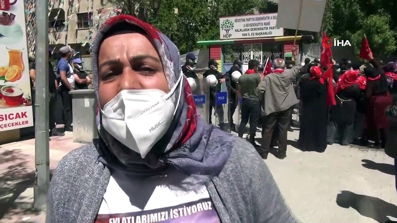 Annelerin gözyaşlarına müziğin sesini açarak cevap verdiler