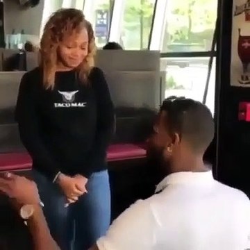 Elle croit à une demande en mariage... Raté. Copine infidèle prise en flag