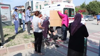 SAKARYA BİSİKLETİ İLE YAYA GEÇİDİNDEN GEÇERKEN OTOMOBİL ÇARPTI