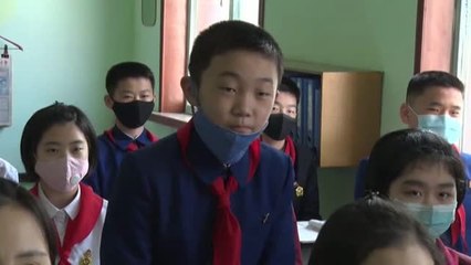 Un niño de 13 años diseña y crea un robot que desinfecta su colegio en Corea del Norte