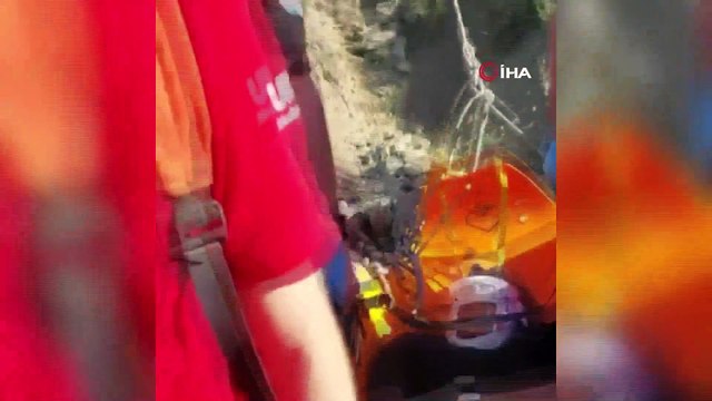Kayalıklardan düşen vatandaşın imdadına AFAD ve UMKE yetişti