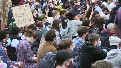 Oxford não vai retirar estátua de colonizador Rhodes