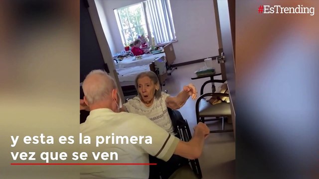 ¡Juntos al fin! Estos abuelos se reencuentran tras pasar casi un año separados