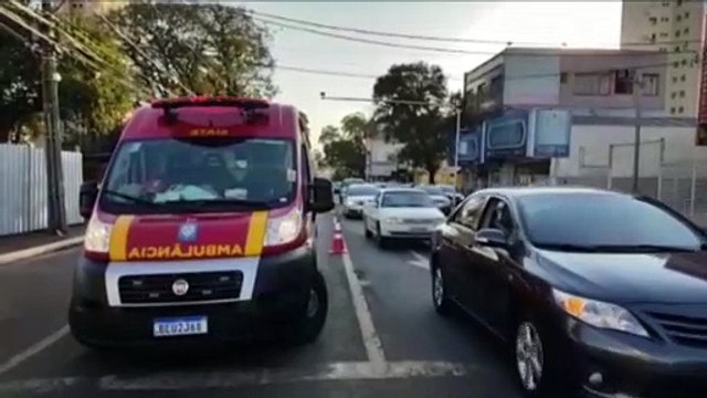 Motociclista fica ferido ao ser atingido por carro, no Centro; Motorista não parou para prestar socorro