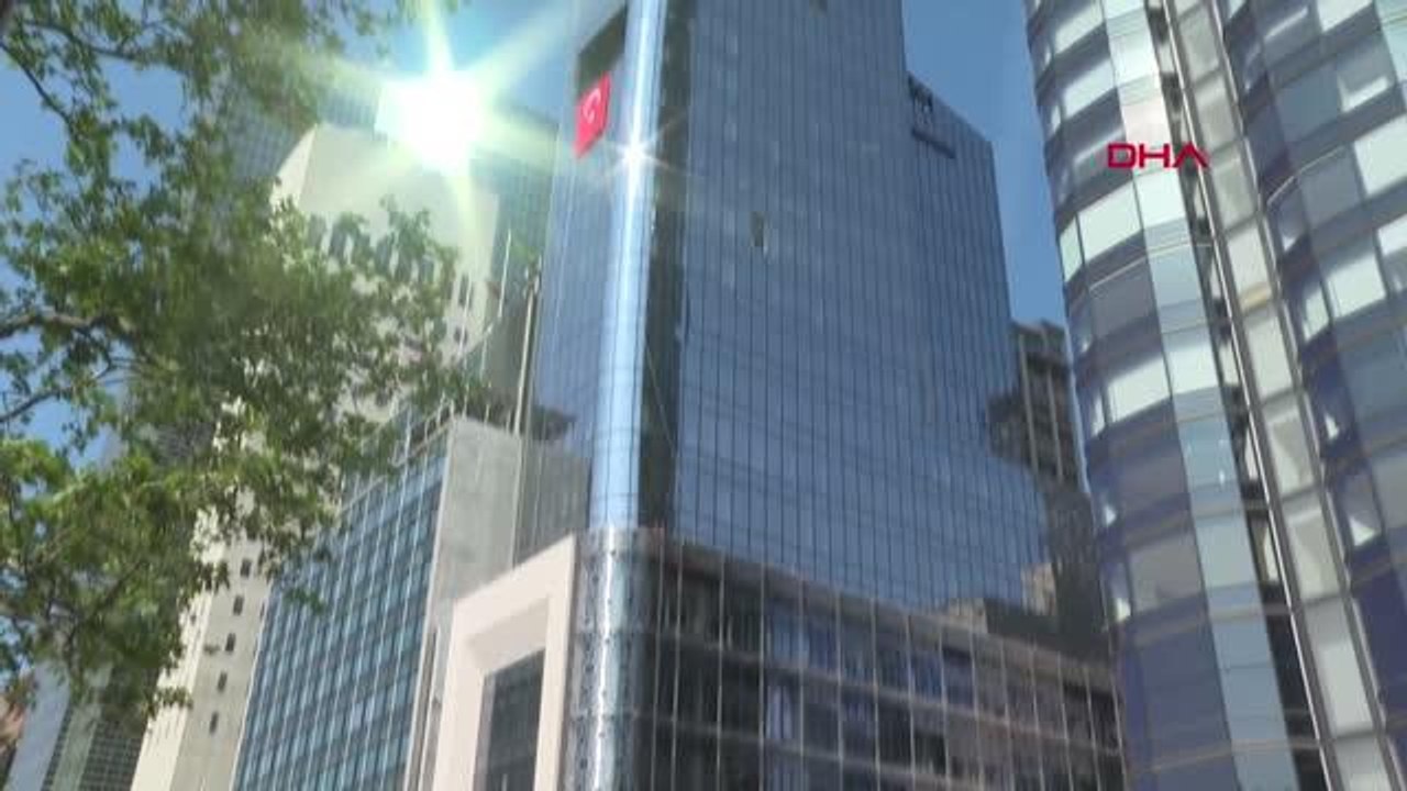 Dışişleri Bakanı Mevlüt Çavuşoğlu, New York'ta inşaatı devam eden Türkevi'nde incelemelerde bulundu