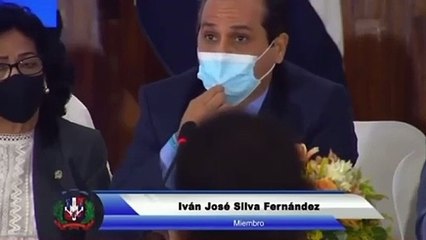 Senador Iván Silva trata de humillar doctora por 30% de AFP