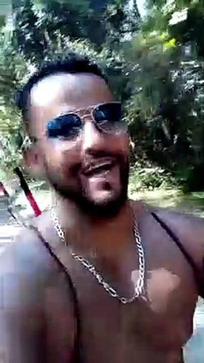 Il fait un live au guidon de son vélo