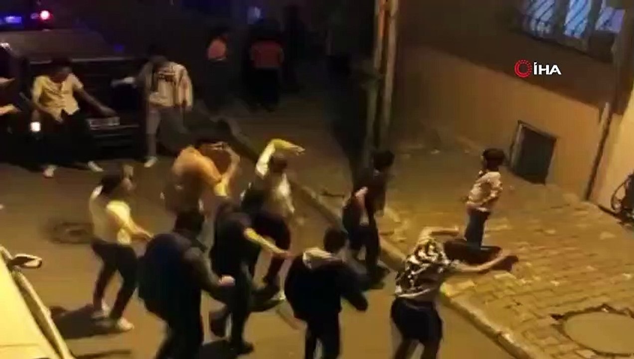 Sultanbeyli’de gençlerden kısıtlama saatinde müzikli dans şov