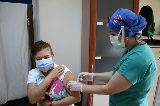 Balıkesir ve Çanakkale nüfusa göre yüksek Kovid-19 aşılama oranlarıyla hedefleri yakalıyor