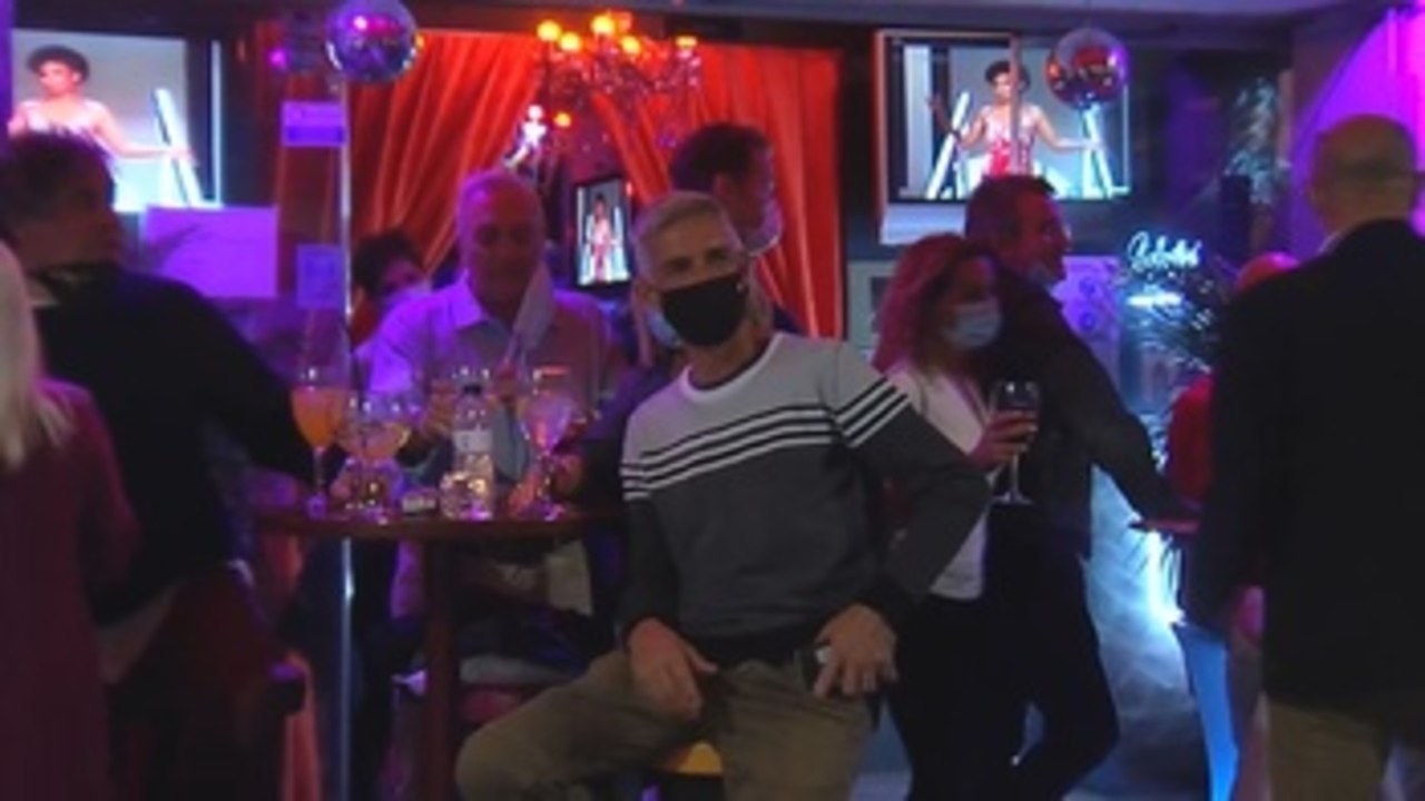 Noche de fiesta, con test y mascarillas, en Sitges