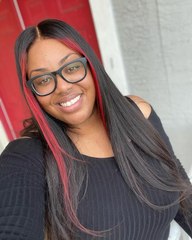 Elle est atteinte d’hirsutisme, des poils lui poussent partout sur le corps