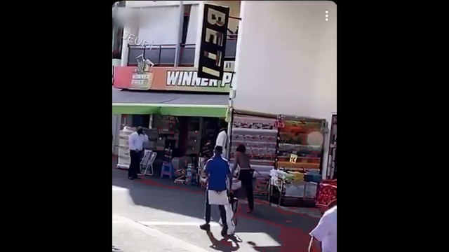 Les images de l'agression d'un commerçant à Saint-Denis