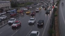 İstanbul'da sağanak yağmur nedeniyle trafik yoğunluğu rekor seviyeye ulaştı