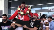 KAHRAMANMARAŞ - Avrupa şampiyonu güreşçi Anıl Berkan Kılıçsallayan memleketinde coşkuyla karşılandı