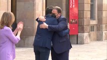 Aplausos para recibir a Junqueras en el Parlament