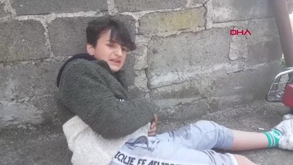 KAZA YAPTI, AMBULANSA BİNDİRİLİRKEN SEVDİĞİ KIZIN FOTOĞRAFINI ÖPTÜ