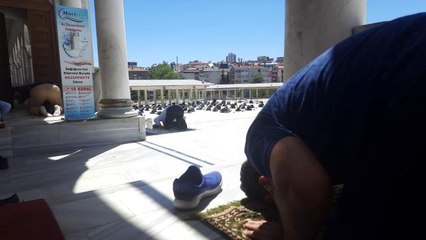 Tüm camilerde Filistin için dua edildi