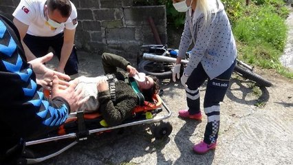 Kaza yapan 15 yaşındaki genç, ambulansa bindirilirken sevdiği kızın fotoğrafını öptü