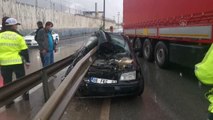 Kocaeli'de otomobil bariyere saplandı: 1 yaralı