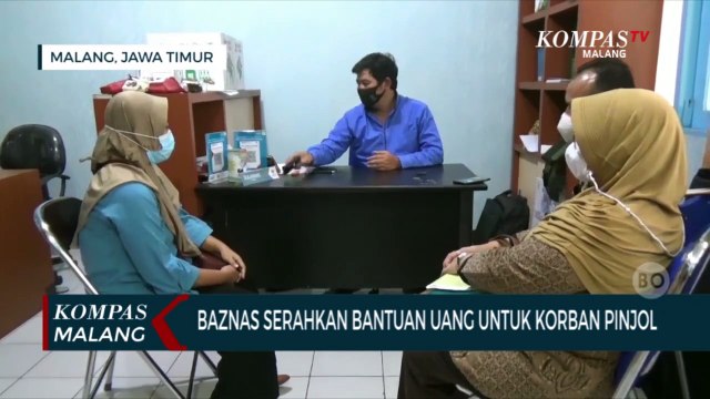 Baznas Serahkan Uang Bantuan Untuk Pelunasan Hutang Guru TK Korban Pinjaman Online