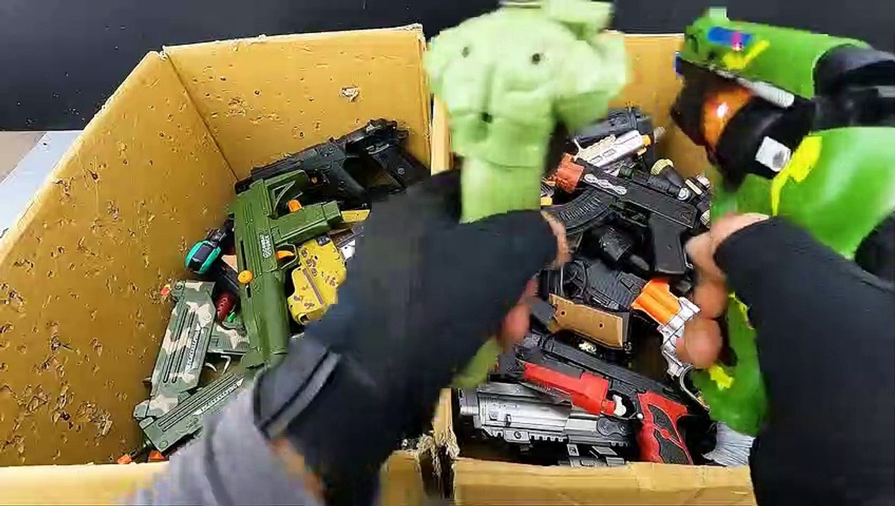 Two Boxes Of Toy Realistic Guns! Toy Desert Eagle Guns, Bead Throwing Guns, And Detonator Guns