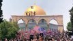 KUDÜS - İsrail polisi cuma namazı sonrası Mescid-i Aksa’daki cemaate saldırdı (3)