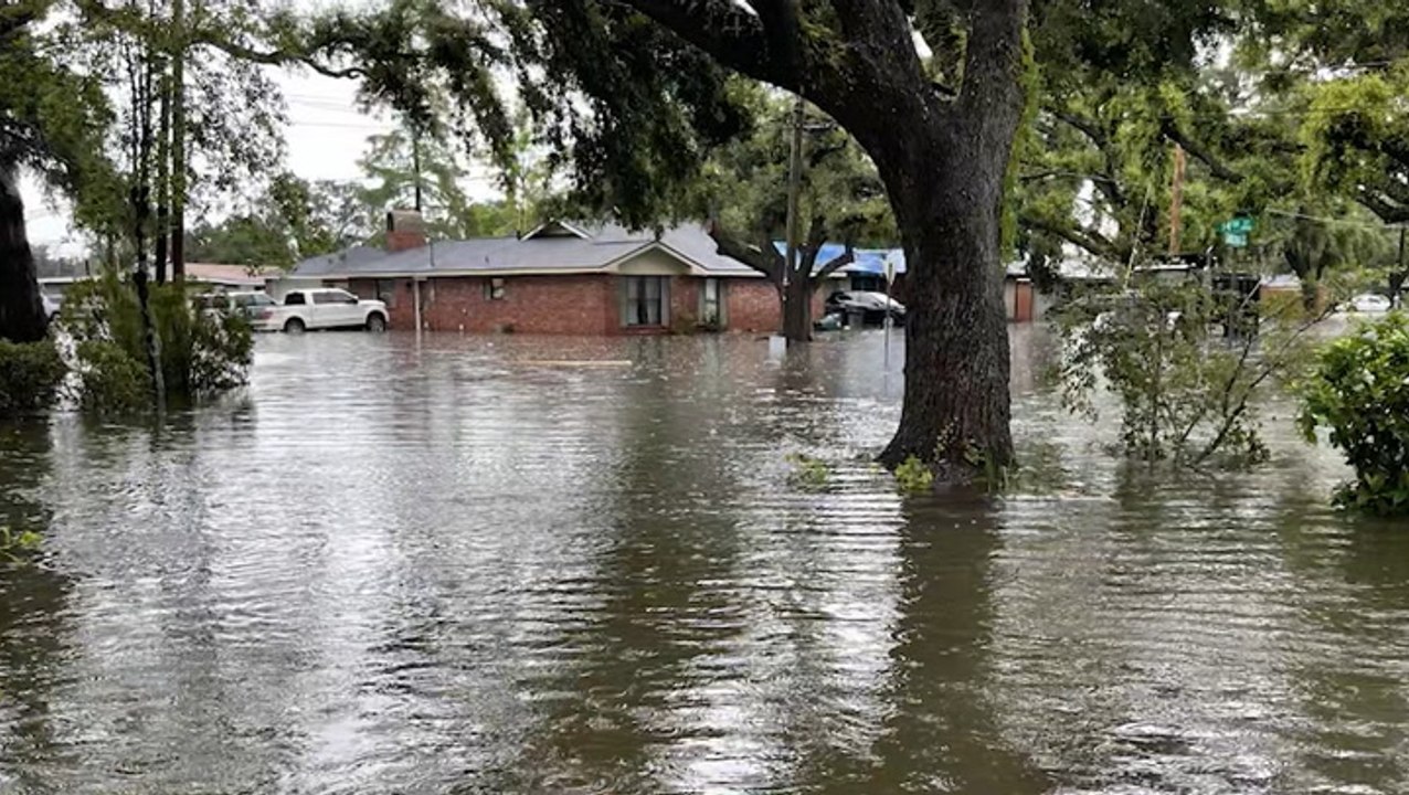 Non-profits help Lake Charles residents clean up after flood