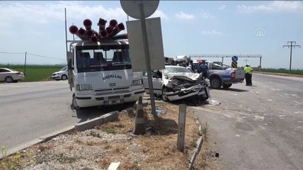 ADANA - Otomobil ile kamyonet çarpıştı: 1 ölü, 3 yaralı