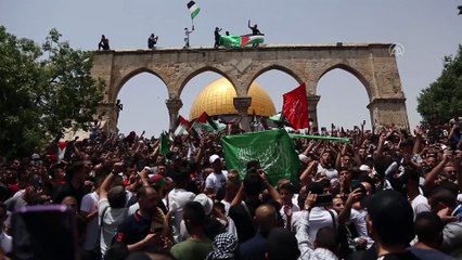 إصابة 20 فلسطينيا خلال اقتحام المسجد الأقصى (6)