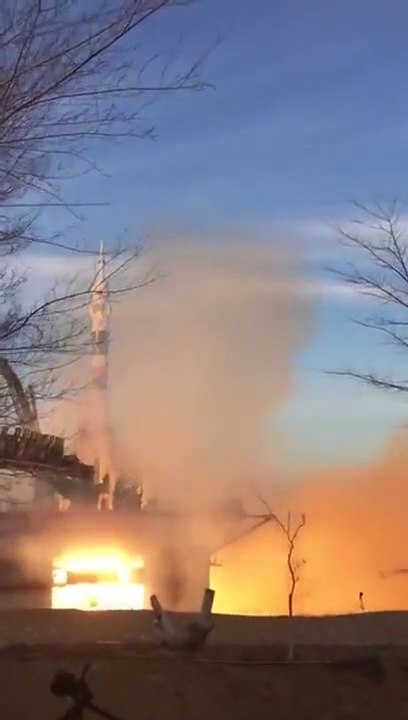 Il assiste au plus près au décollage d'une fusée Soyouz... impressionnant