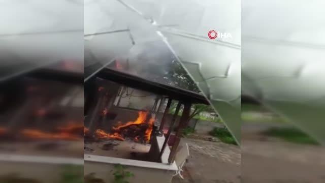 Eşine kızdı, evini ateşe verip kendisini içeriye kilitledi