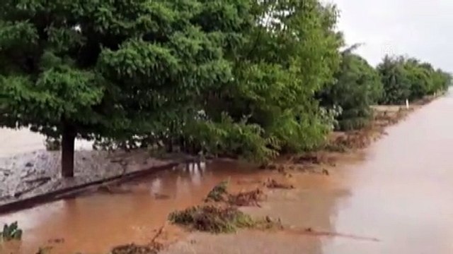 BALIKESİR - Sağanak nedeniyle ulaşımda aksaklıklar meydana geliyor