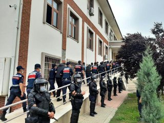 Robocop kıyafetli jandarma ekipleri eşliğinde adliyeye sevk edildiler