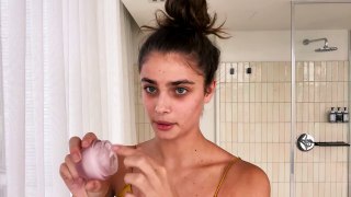 Taylor Hill'S 10-Minute Guide To Her Fall Look | Beauty Secrets | Vogue