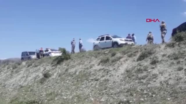 VAN 15 KİŞİLİK MİNİBÜSTE 56 KAÇAK GÖÇMEN; SÜRÜCÜ KAÇMAK İSTERKEN YAKALANDI