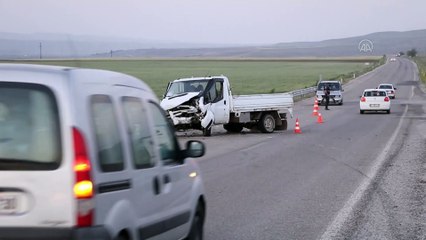 ÇANKIRI - Kamyonetle otomobilin çarpıştığı kazada 5 kişi yaralandı