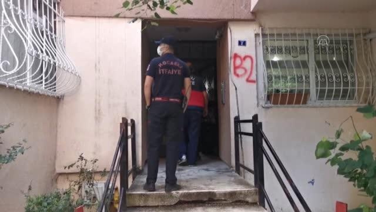 Oda kapısının kilidine parmağı sıkışan çocuğu itfaiye kurtardı
