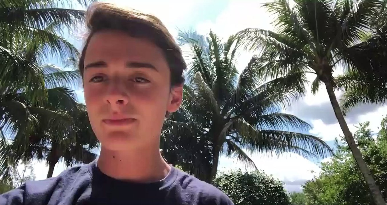 Charli D’Amelio Teaches Me Tiktok Dances! | Noah Schnapp