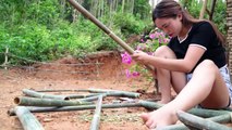 Survival Building - Layla Making A Kennel For Her Dog | Layla X Bamboo