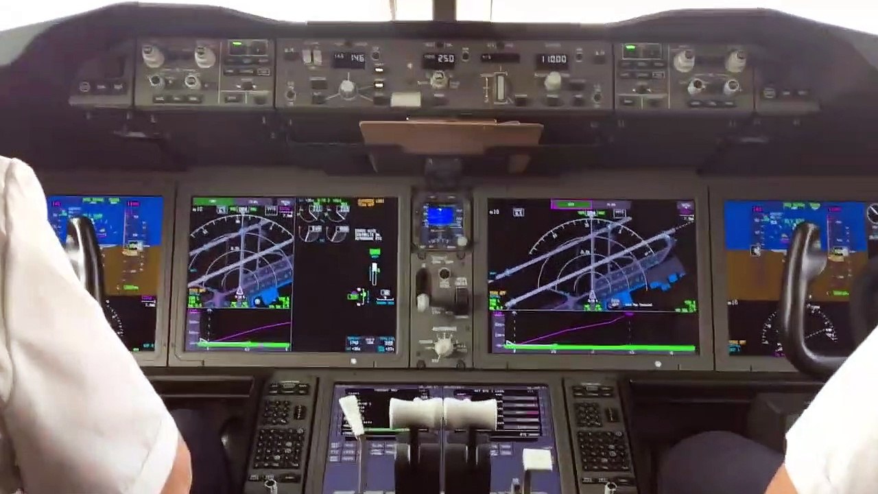 Take Off At Tan Son Nhat Airport | Bamboo Airways Boeing 787-9 Dreamliner | Cockpit View |