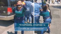 #LadyPistola protagoniza abuso policial; usa su arma para intimidar en Edomex