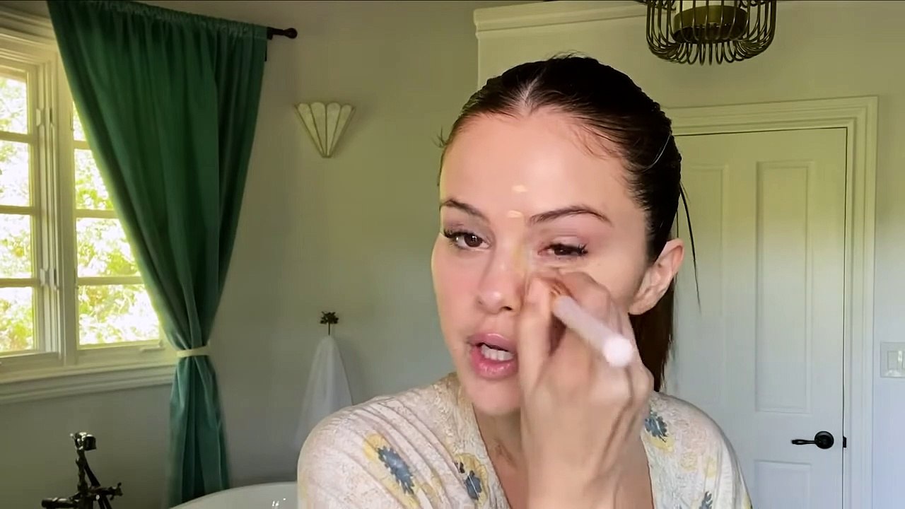 Selena Gomez'S Guide To The Perfect Cat Eye | Beauty Secrets | Vogue