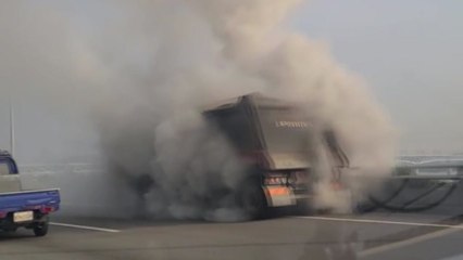 덤프트럭 엔진 과열로 멈춰...올림픽대로 통행 차질 / YTN